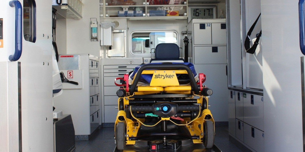 Перевозка лежачих больных в Санкт-Петербурге надежность и комфорт 1413621485